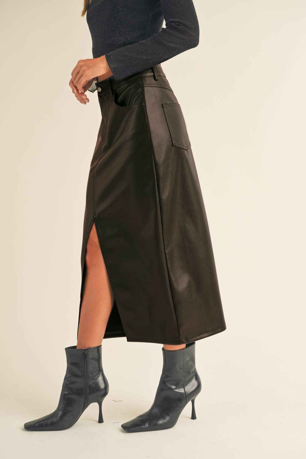 LEATHER SLIT FRONT SKIRT: BLACK